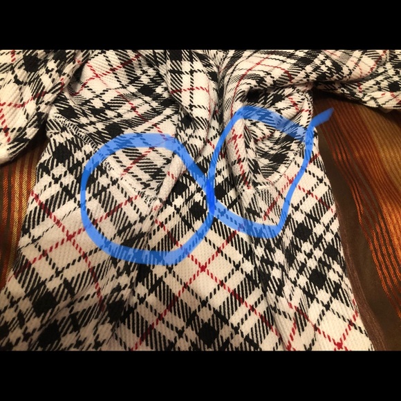 Very trendy style/pattern on a L.S. thermal top - Picture 5 of 5
